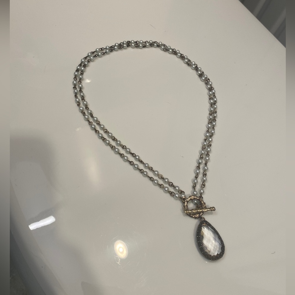 Pretty Pearl Front Clasp Necklace with Clear Center Stone